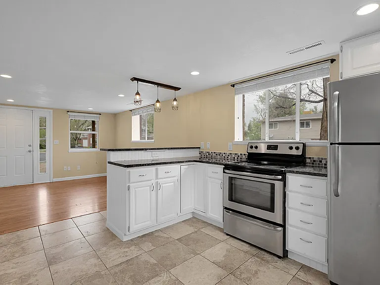 5454 S Elmwood St #5454 S ELMWOOD ST — Photo 12