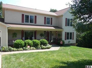 1717 Poe Cir, Hickory, NC 28601