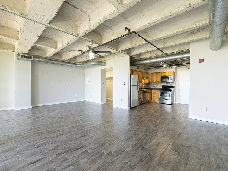 230 West Alabama Apartments — Photo 26
