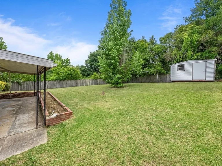 1315 Pagoda Dr — Photo 2