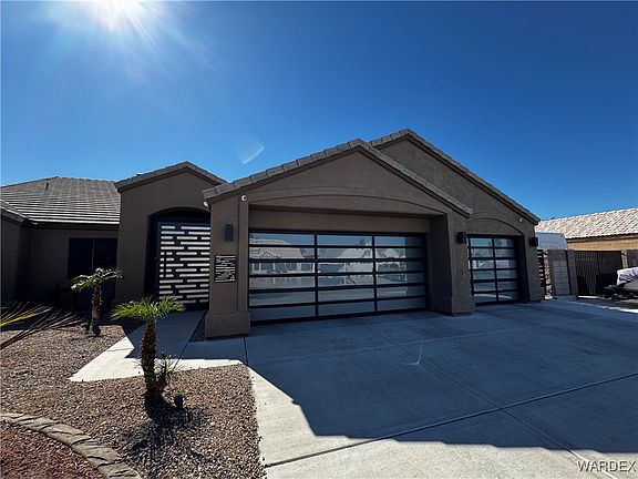 2nd image of 2054 E Oasis Lane