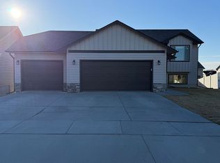 2517 Colton Ave, Yankton, SD 57078