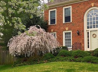 8818 Surrey Ct, Alexandria, VA 22309