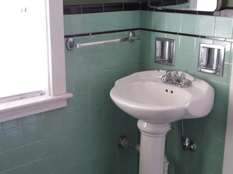 400 Porter Ave #1 — Photo 9