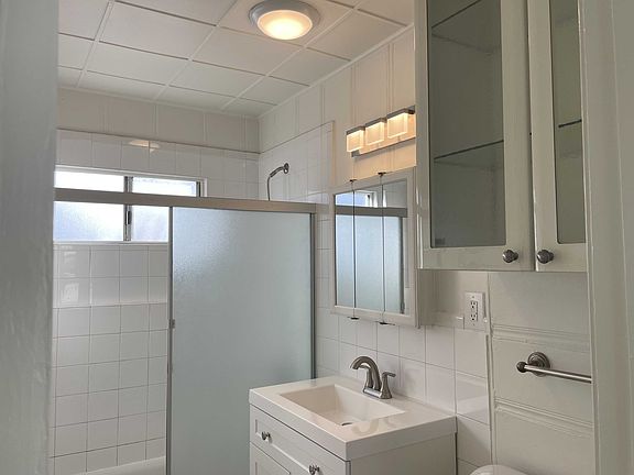 4th image of 224 Bayview Dr #226