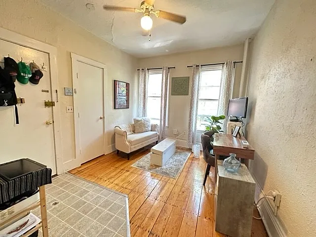 1 bed, 300 sqft, $2,300 — Photo 1