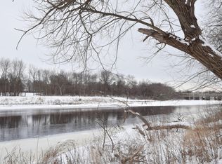 1030 W River Park Ln, Glendale, WI 53209