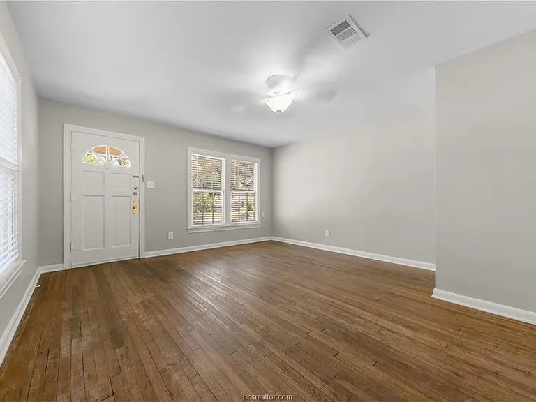 807 Enfield St — Photo 14