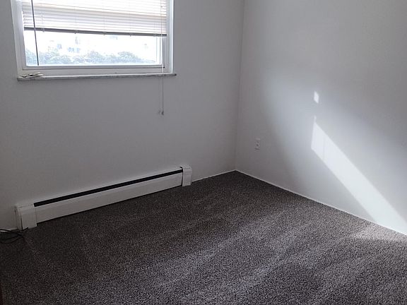 5th image of 153 Wylie Ave #B