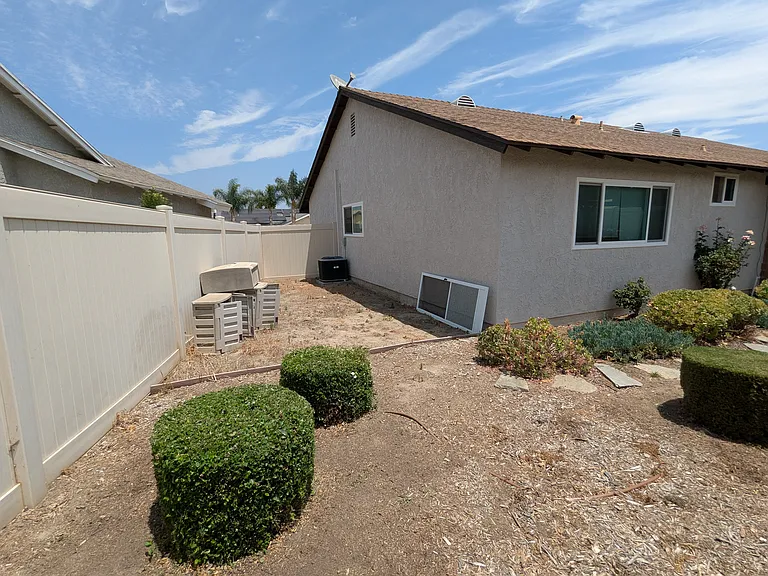 1146 Hudson Ct — Photo 10