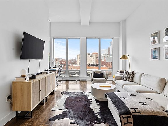 2nd image of 360 Newbury St Unit 410