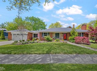 401 McKinley Ave, Grosse Pointe Farms, MI 48236