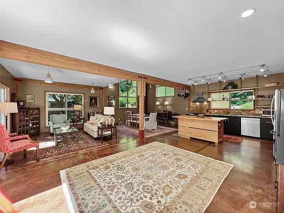 5th image of 13914 Toad Holler Place NE