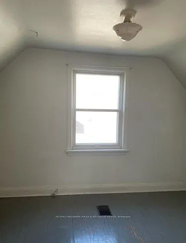 54 Highland Park Blvd E — Photo 14