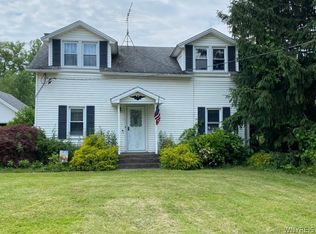 223 Cold Springs Rd, Lockport, NY 14094