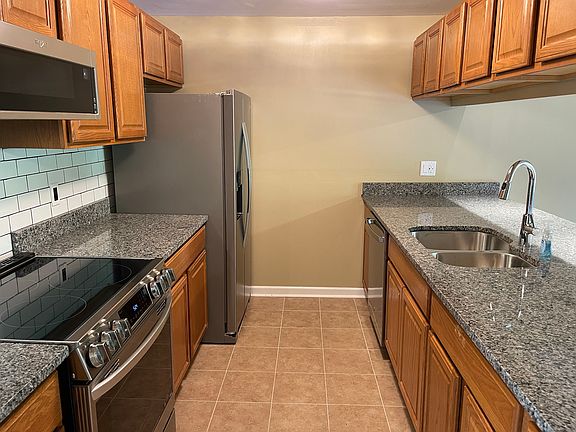 3rd image of 7436 Coachlight Ln