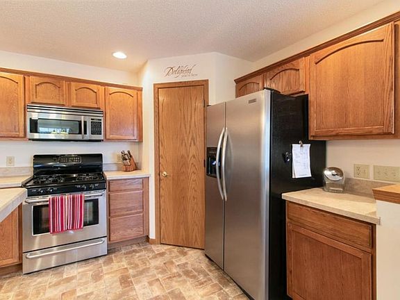 5th image of 34 Mullan Dr