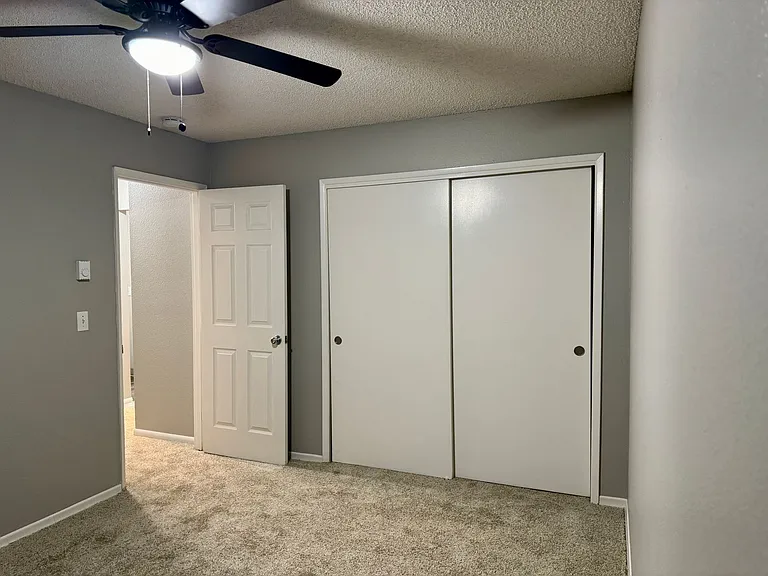Taylor Place Apartments I — Photo 10