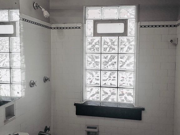 3rd image of 1827 E Wood Pl