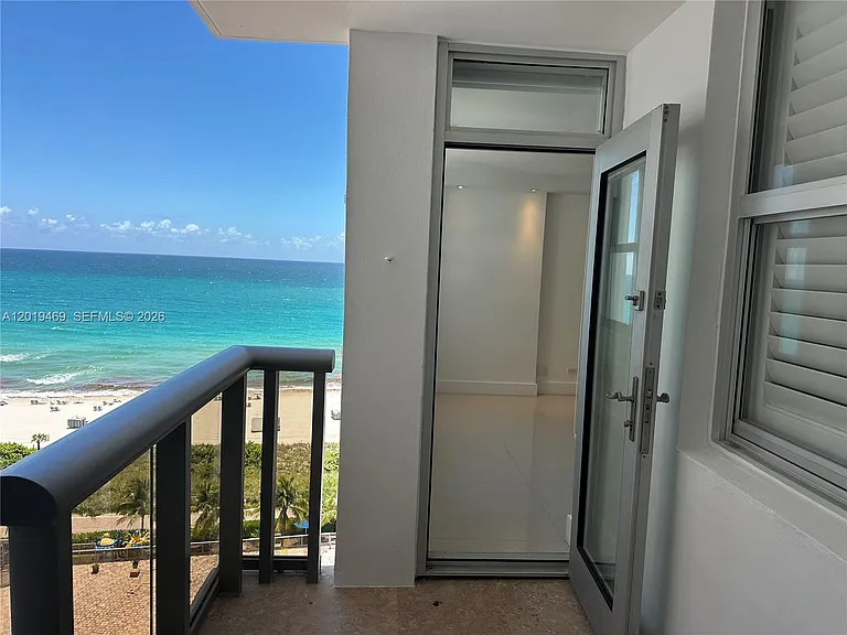 6039 Collins Ave #1221 — Photo 1