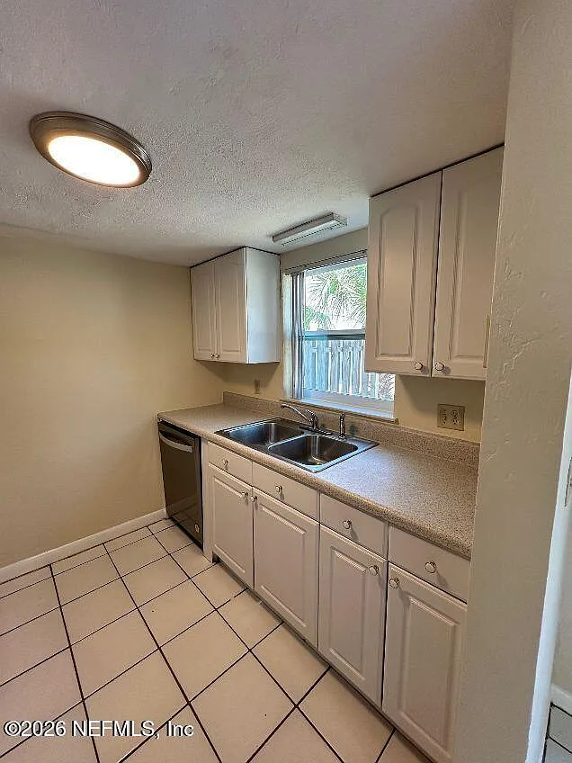 2 bed, 1.5 bath, 900 sqft, $1,300 — Photo 4