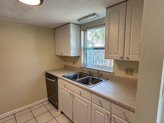4th image of 56 Masters Dr APT D