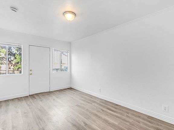 3rd image of 11901 S San Pedro St #3