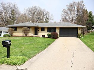 5574 Knollwood Rd, Rockford, IL 61107