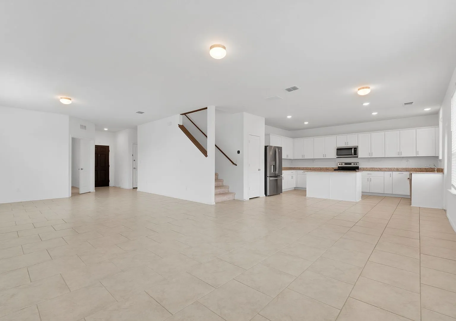 Charming 4-Bedroom Home in Cinco Lakes Community Amenities & Prime Location! — Photo 2