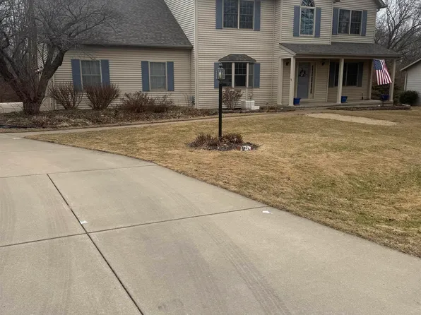 216 Elizabeth Pointe Dr, Metamora, IL 61548