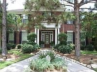 1st image of 703 Woodview Dr