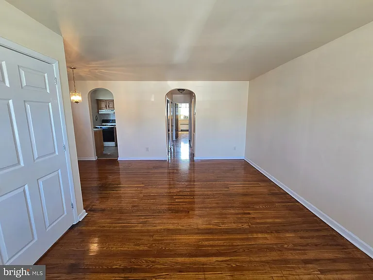 162 W Cheltenham Ave — Photo 4