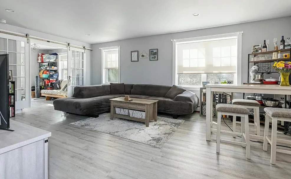2 bed, 770 sqft, $2,100 — Photo 3