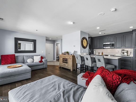 5th image of 2702 Lighthouse Point E #720