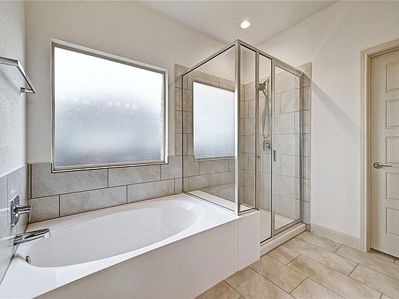5th image of 16500 Aventura Ave