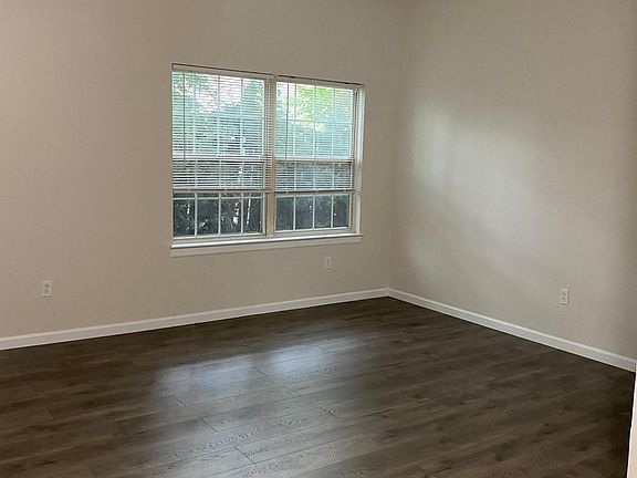 2nd image of 36 Renaissance Ln