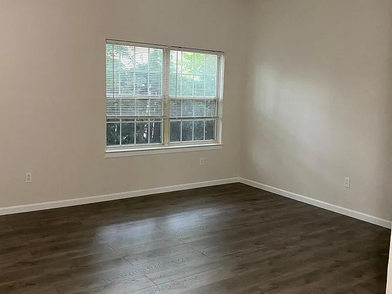 36 Renaissance Ln — Photo 2