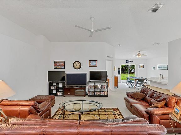 3rd image of 324 McKay Blvd