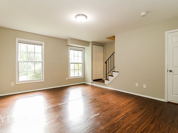 4th image of 8566 Gradien Dr