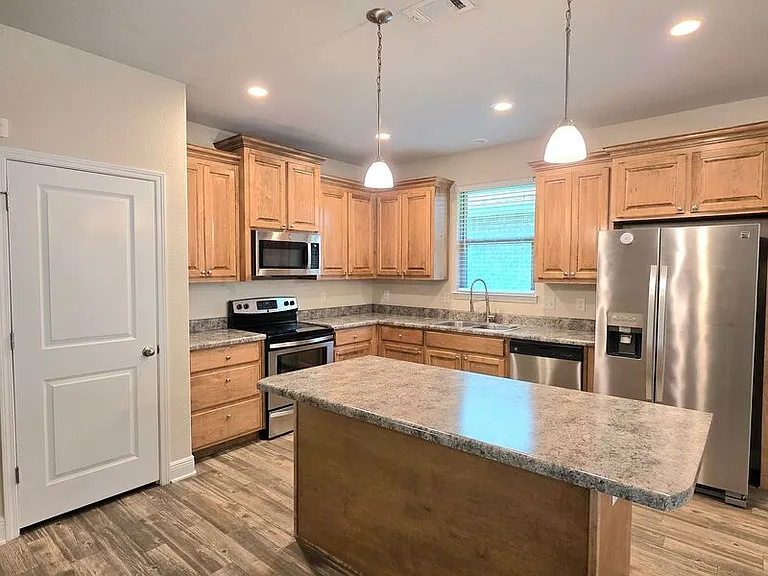 5297 Parkside Dr — Photo 3