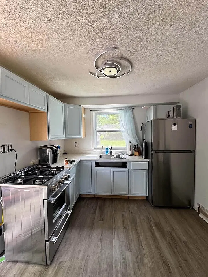 1 bed, 400 sqft, $1,100 — Photo 3