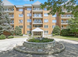 6980 W Touhy Ave APT 202, Niles, IL 60714