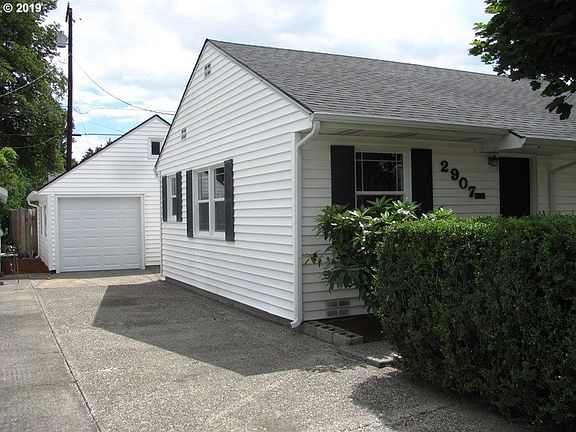 3rd image of 2907 E 28th St