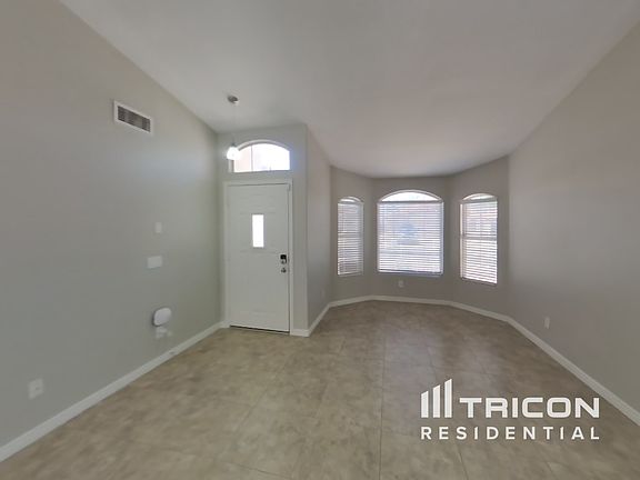 4th image of 12527 W Edgemont Ave