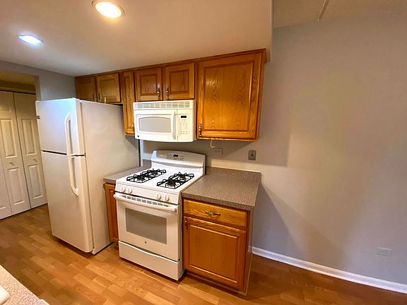 4th image of 512 Redondo Dr APT 412