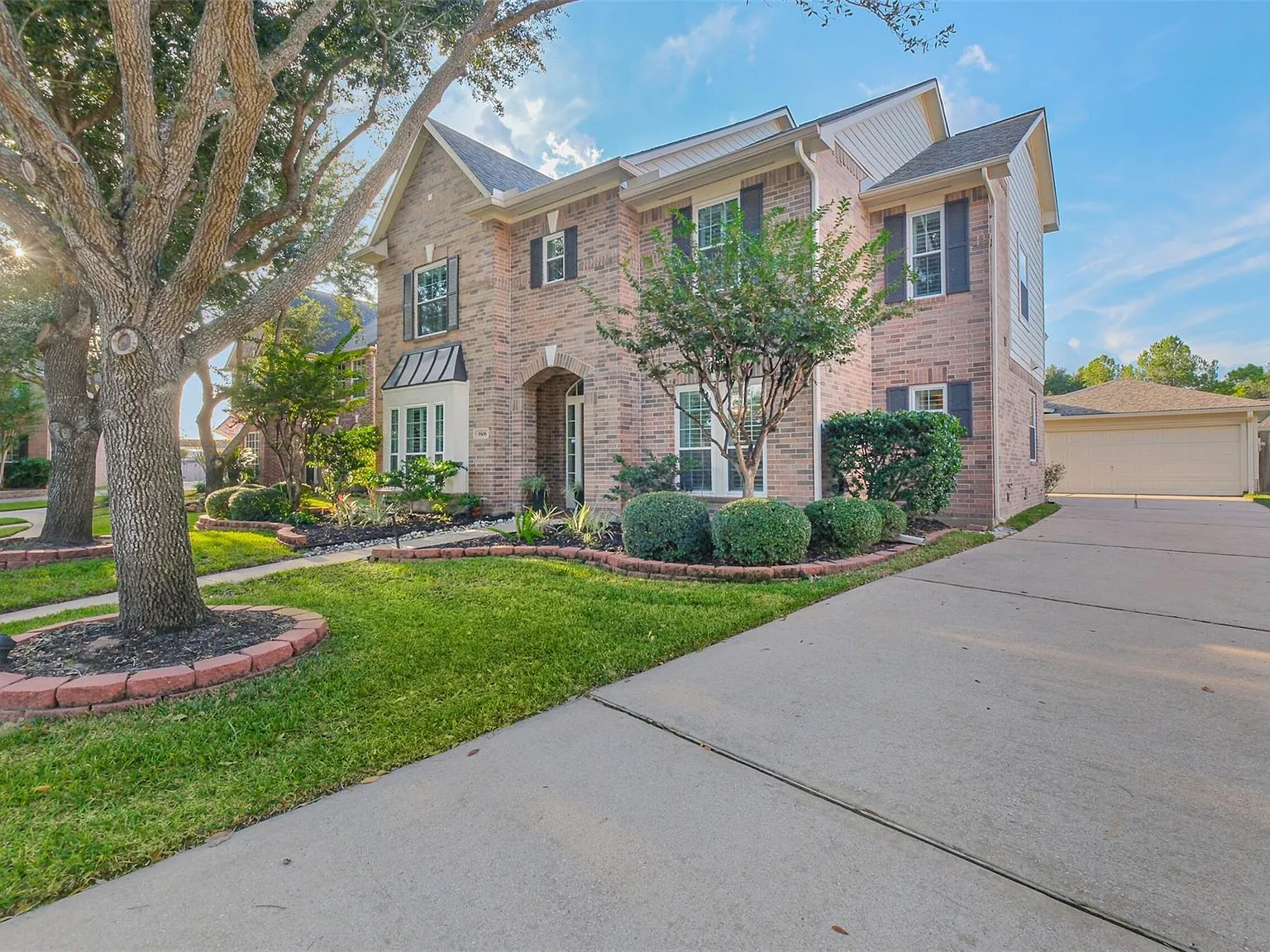 5 bed, 3.5 bath, 3486 sqft, $4,200 — Photo 2