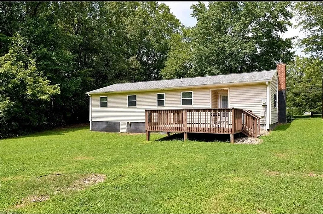 3 bed, 1302 sqft, $1,700 — Photo 4