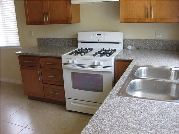 3rd image of 5025 E Holbrook St