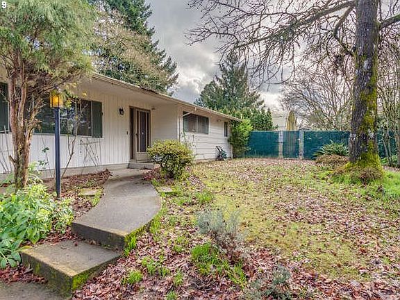 4th image of 15526 SE Crestwood Dr