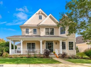 33 Falcon Way, Washington, NJ 07882